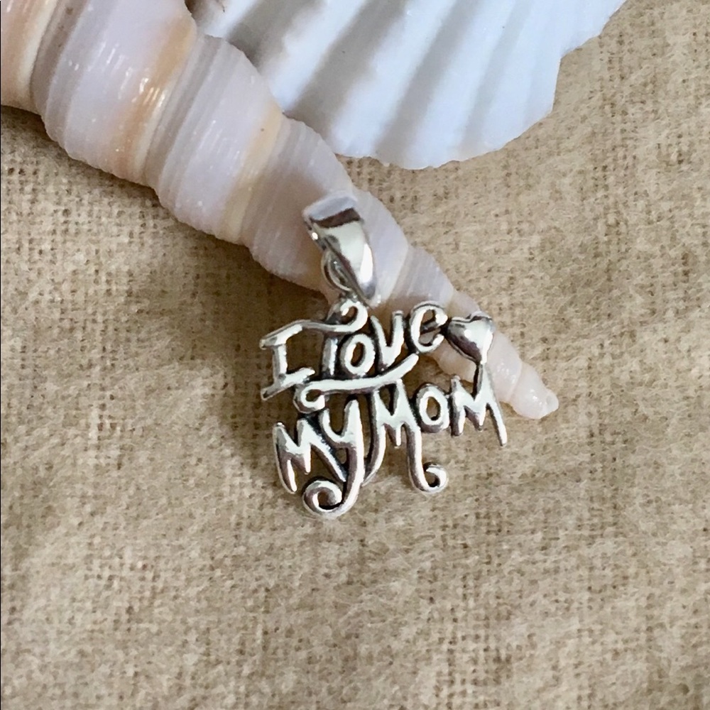 Silver "i Love My Mom" Pendant